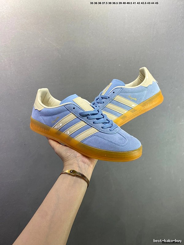 Adidas Low-Profile Sneakers with Retro Side Stripes in Blue and Yellow