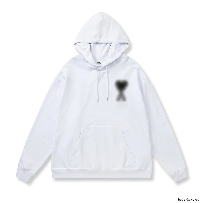 AMI's simple and stylish hoodie with a loving touch.