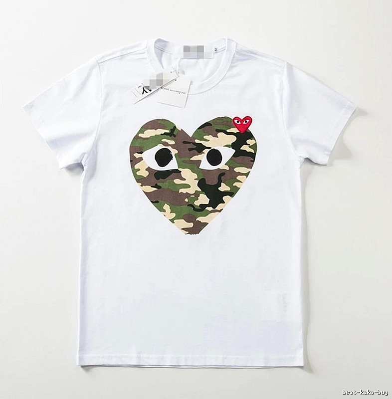Comme des Garcons PLAY 2021-17 Green Style 2117 Heart Logo T-Shirt City Outfit