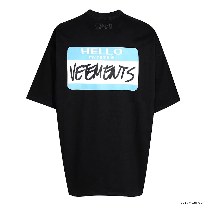 Logo Detail Statement graphic T-shirt Black Colorful Lucky with Functional Detail