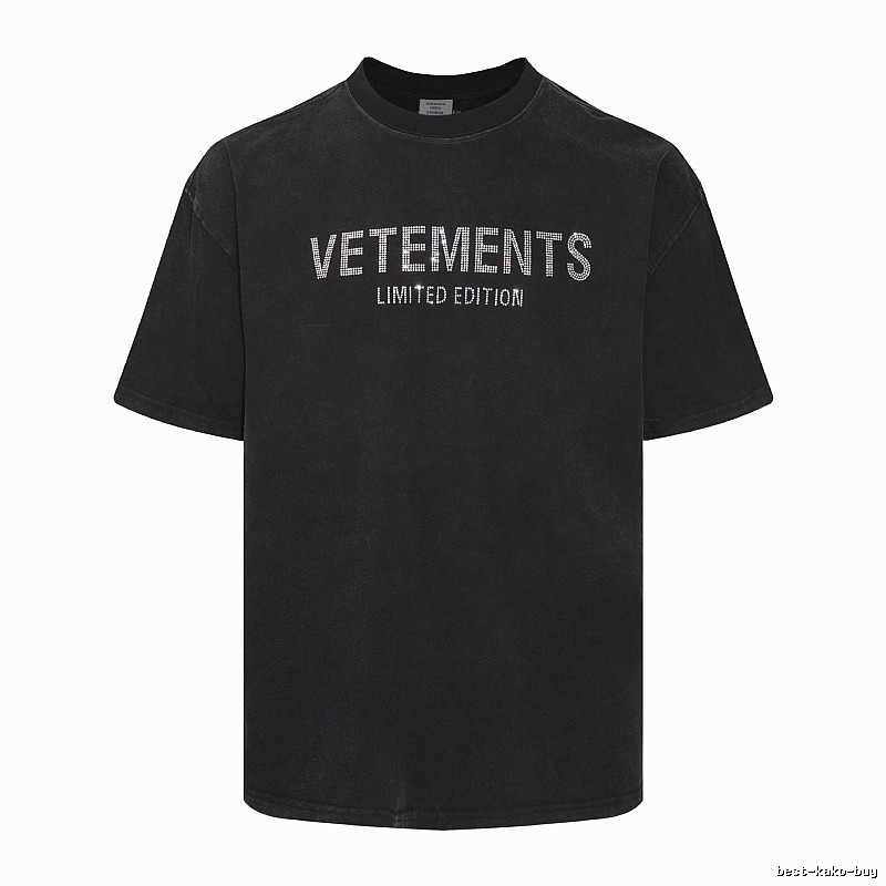 Logo Detail Statement graphic T-shirt Black Colorful Lucky with Relaxed Feel