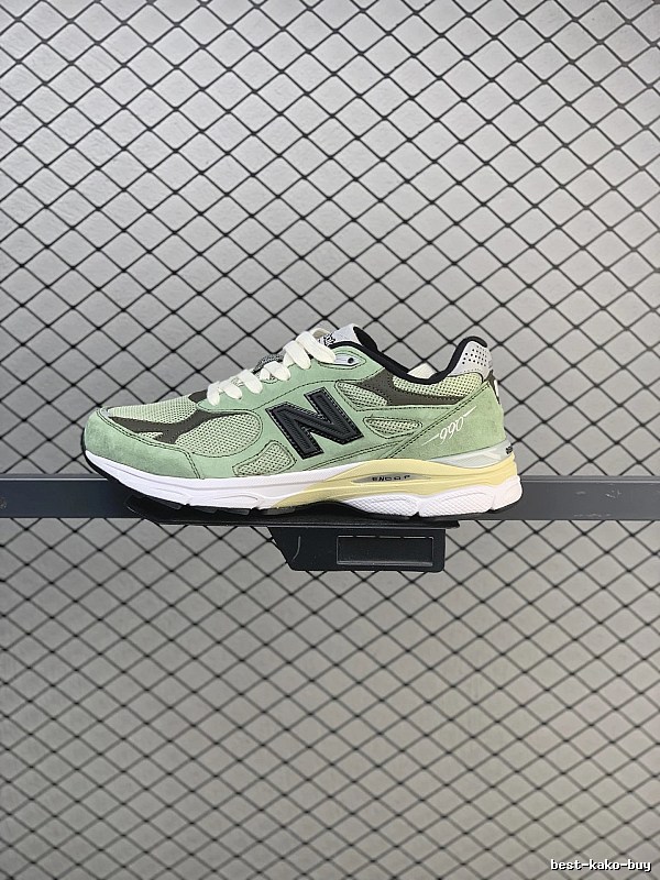 New Balance Retro Runners, Mixed Panel Finish in Green