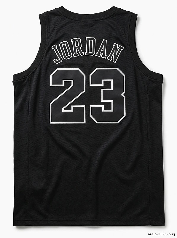 The No. 23 black vest of the Michael Jordan.