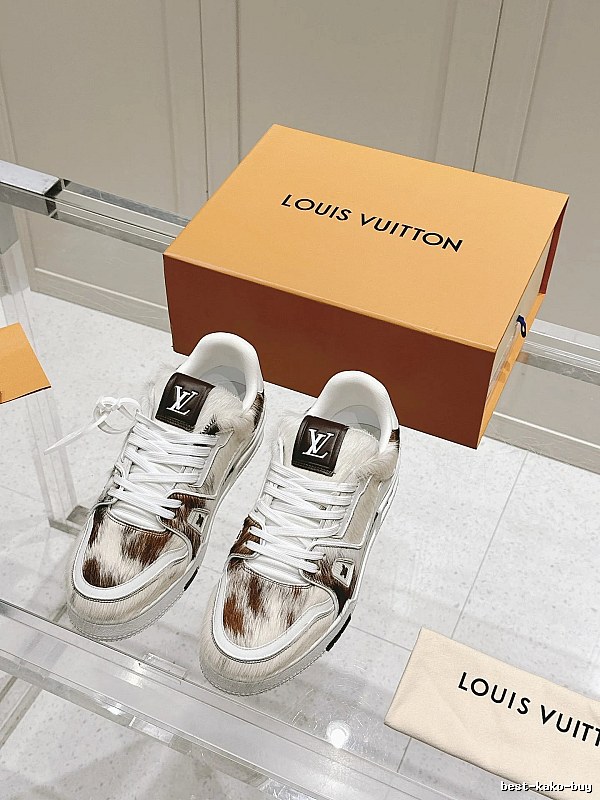 White Louis Vuitton White Low-top Sneaker for Streetwear Looks