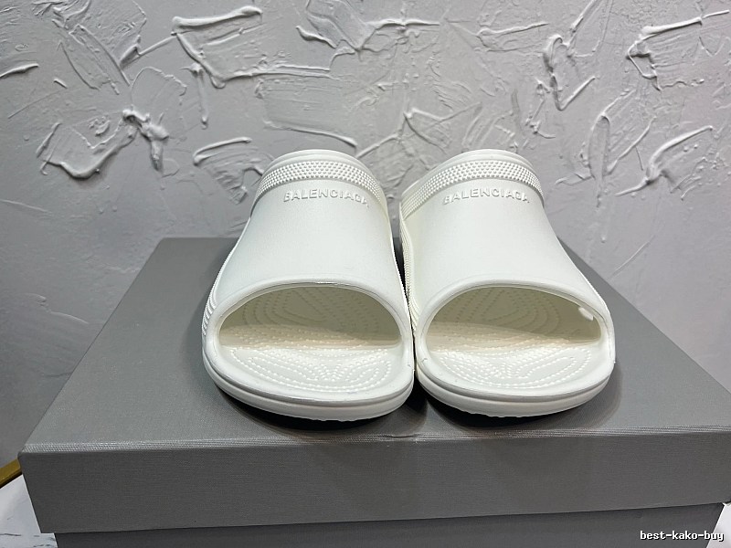 White Slide Sandals with White Open-toe Slide Shape for Streetwear Looks